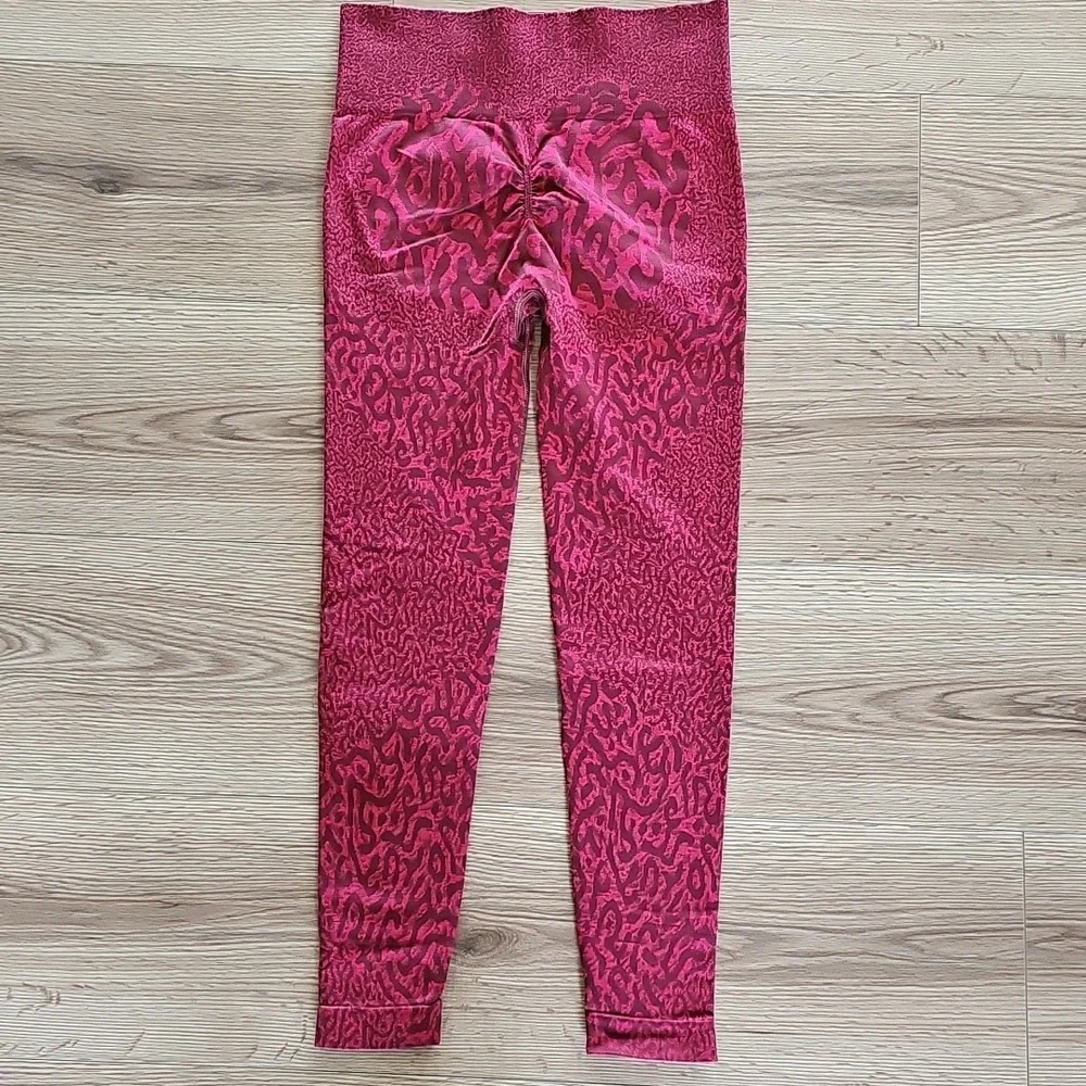 Gymshark Maroon Patterned Leggings, Size Small - Picture 3 of 5